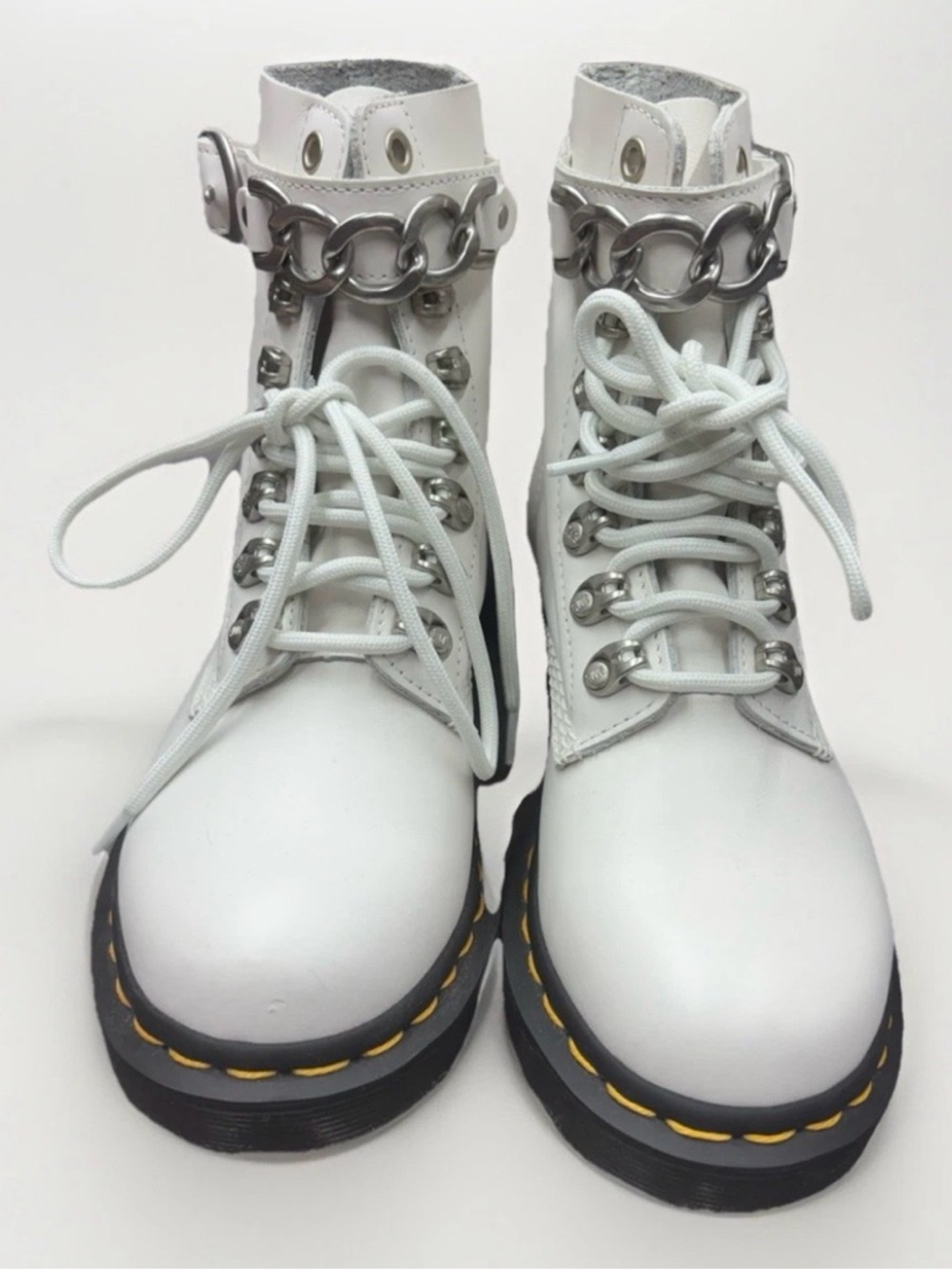 NWOB Box Doc Martens White Women's Lace-Up Leather Ankle Boots with Chain Accent